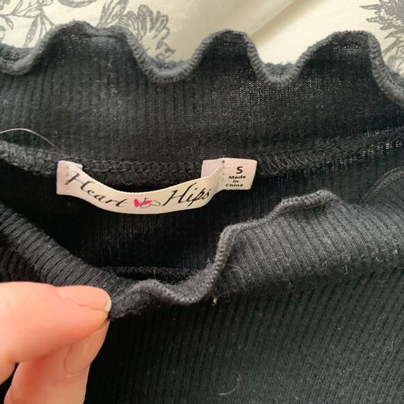 black turtleneck long sleeve flare sleeves small - Picture 2 of 3